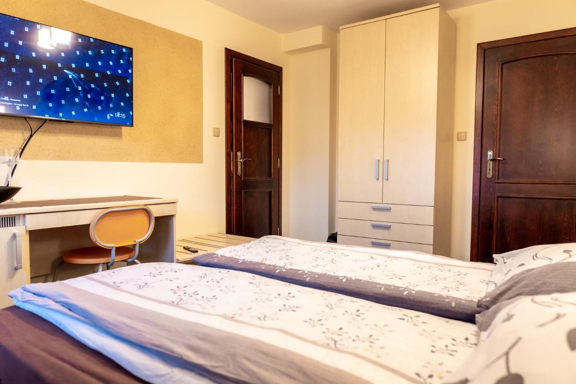 Gosciniec Stara Szkola Hotel Haluszowa Bagian luar foto