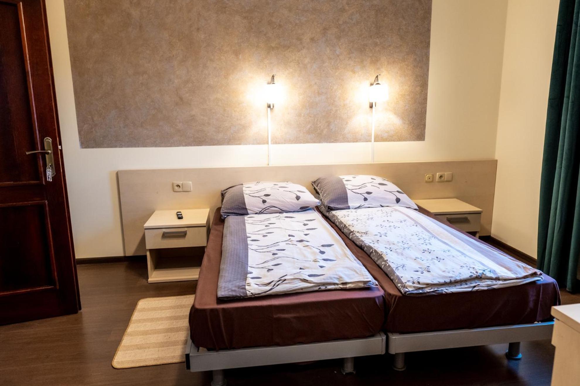 Gosciniec Stara Szkola Hotel Haluszowa Bagian luar foto