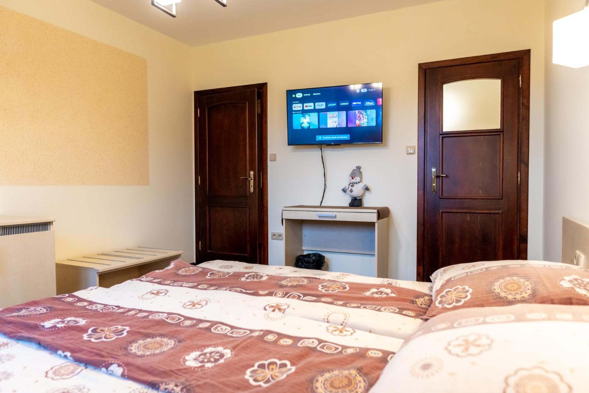 Gosciniec Stara Szkola Hotel Haluszowa Bagian luar foto