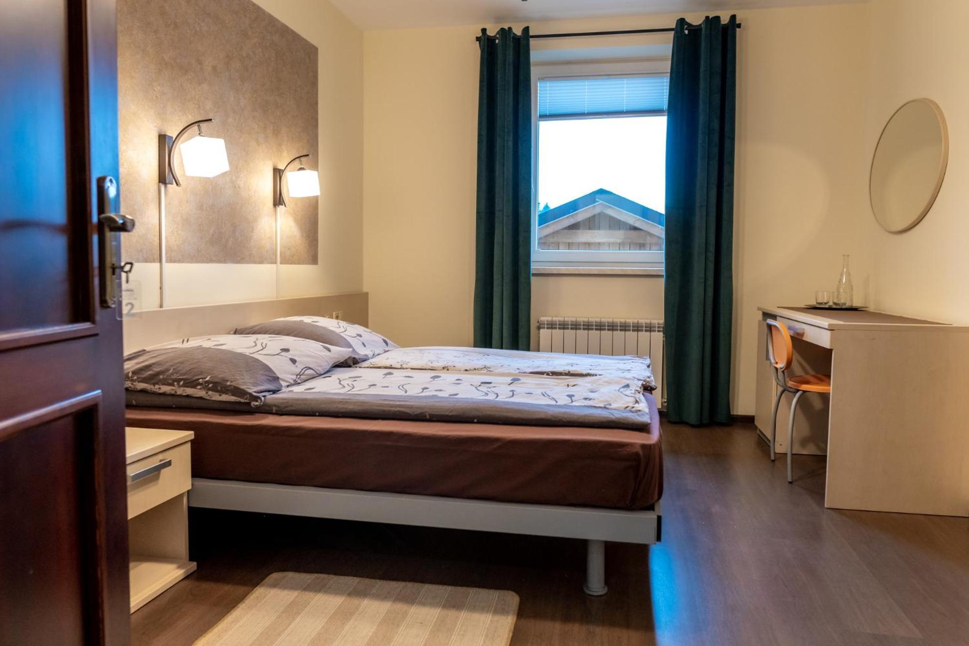 Gosciniec Stara Szkola Hotel Haluszowa Bagian luar foto