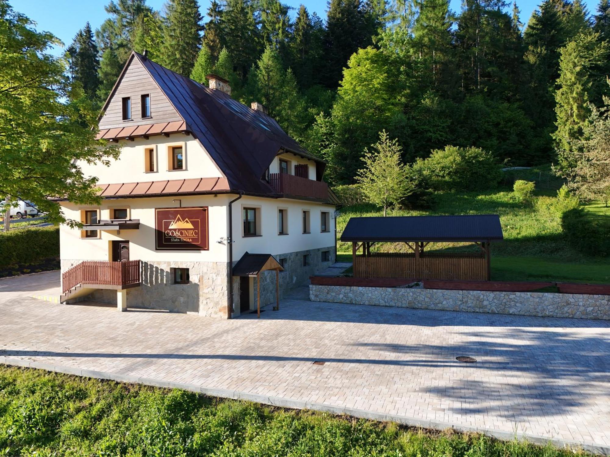 Gosciniec Stara Szkola Hotel Haluszowa Bagian luar foto