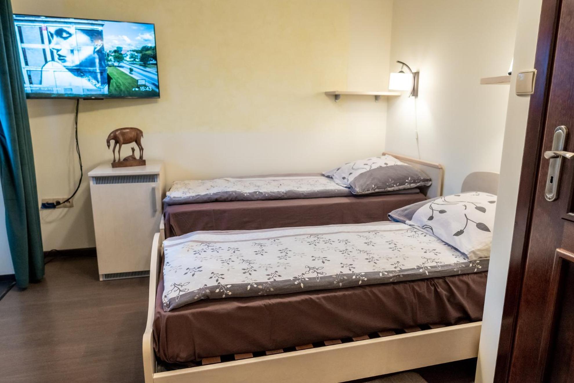 Gosciniec Stara Szkola Hotel Haluszowa Bagian luar foto